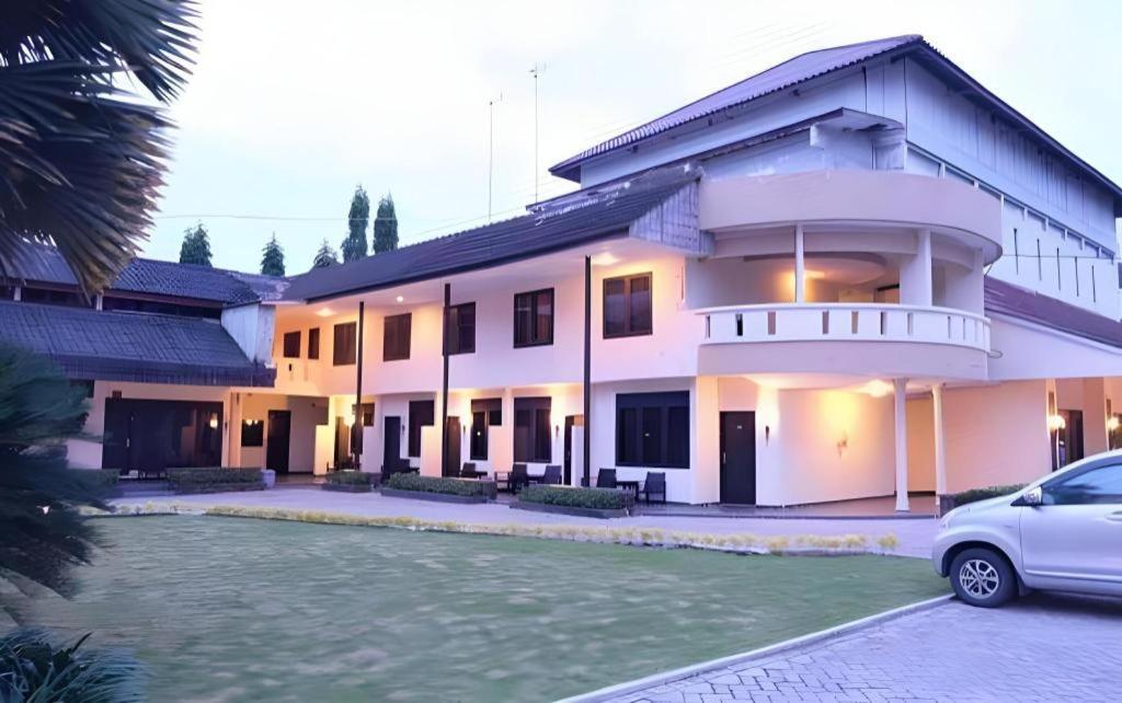 Insumo Palace Hotels & Resorts Kediri  Exterior foto